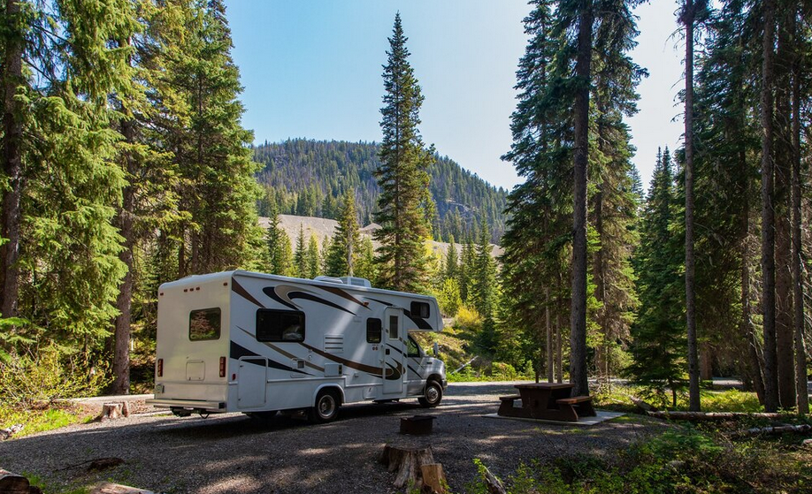 Exploring the World of RV Caravans: A Journey of Freedom and Adventure